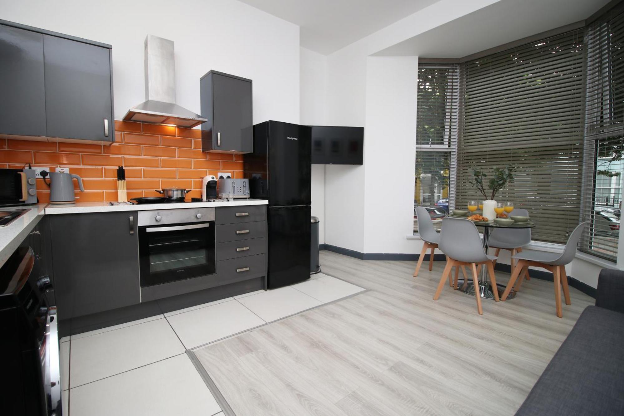Fully Equipped Kitchen, Parking, City Centre Swansea Esterno foto